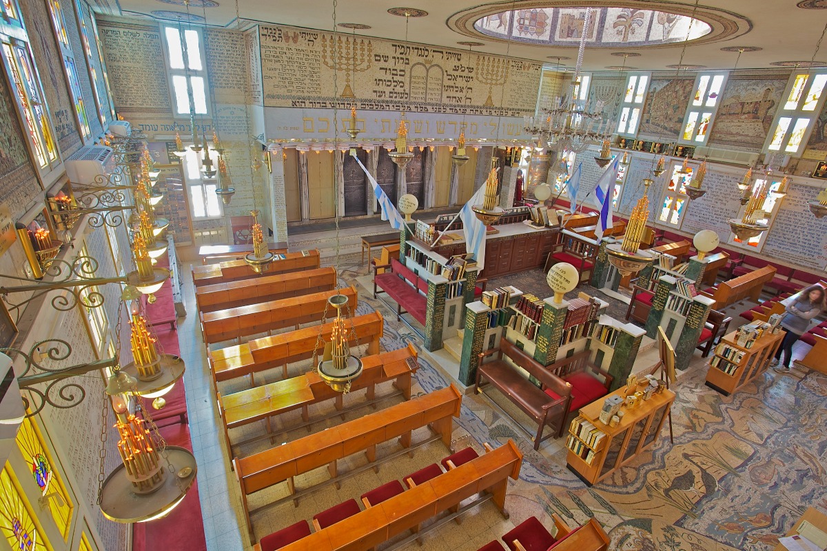 בית הכנסת אור תורה - כולו עוטר בפסיפס
