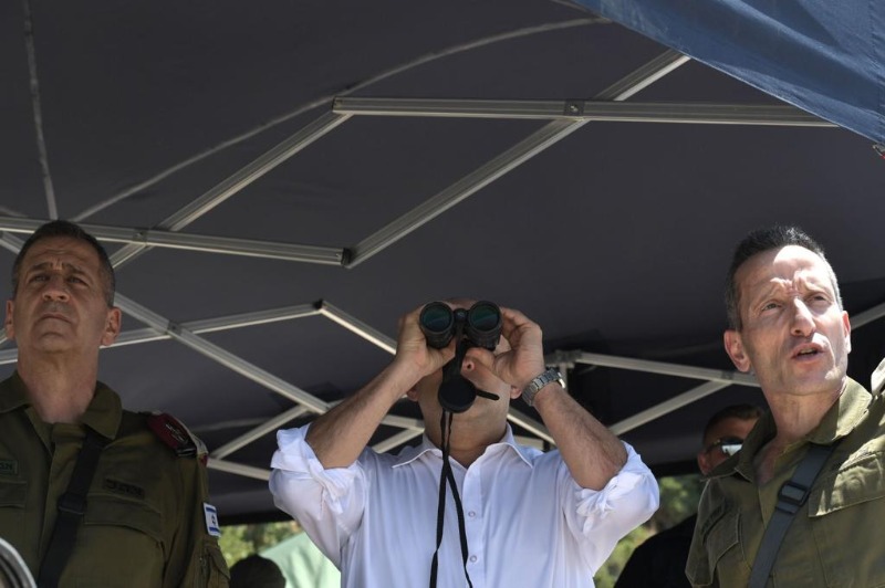 בנט עם הרמטכ"ל כוכבי ואלוף פצ"ן ברעם