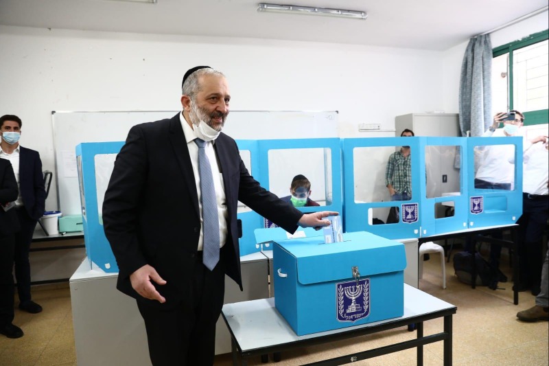 אריה דרעי מצביע 