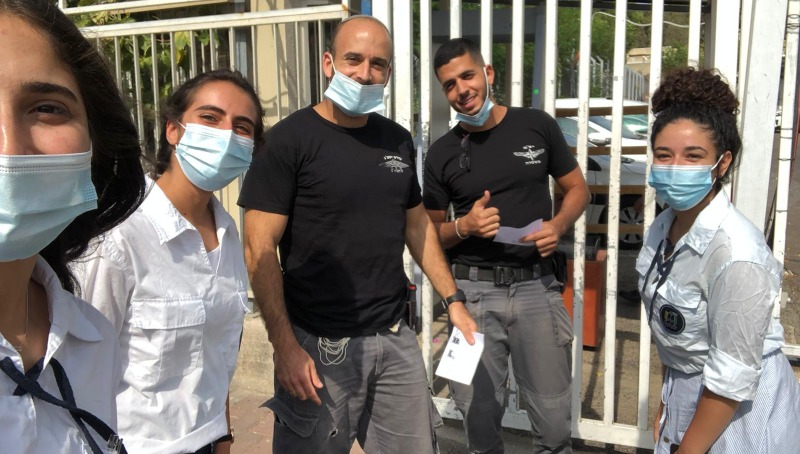 "אכיפה" מסוג אחר: קומונריות וחברי בני עקיבא חילקו "דו"חות ...