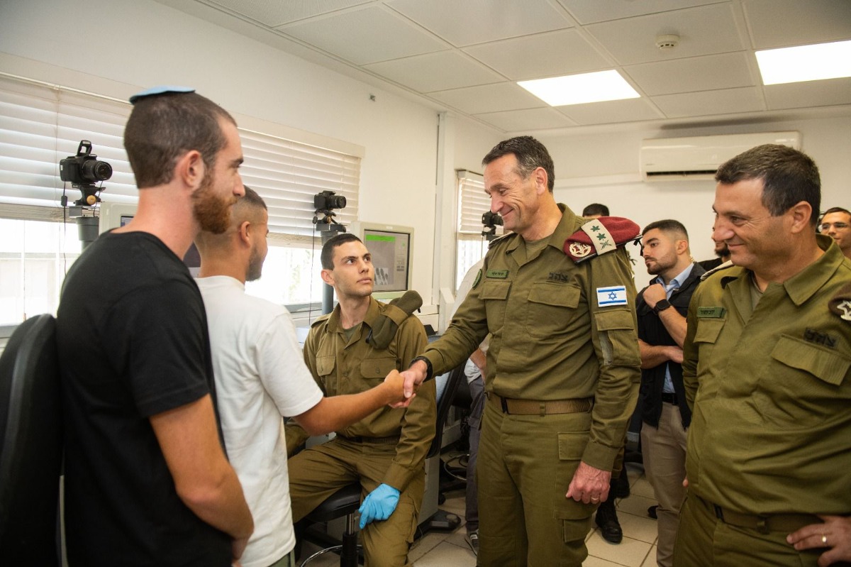 הרמטכ"ל בבקו"ם עם מתגייסי גולני ושריון