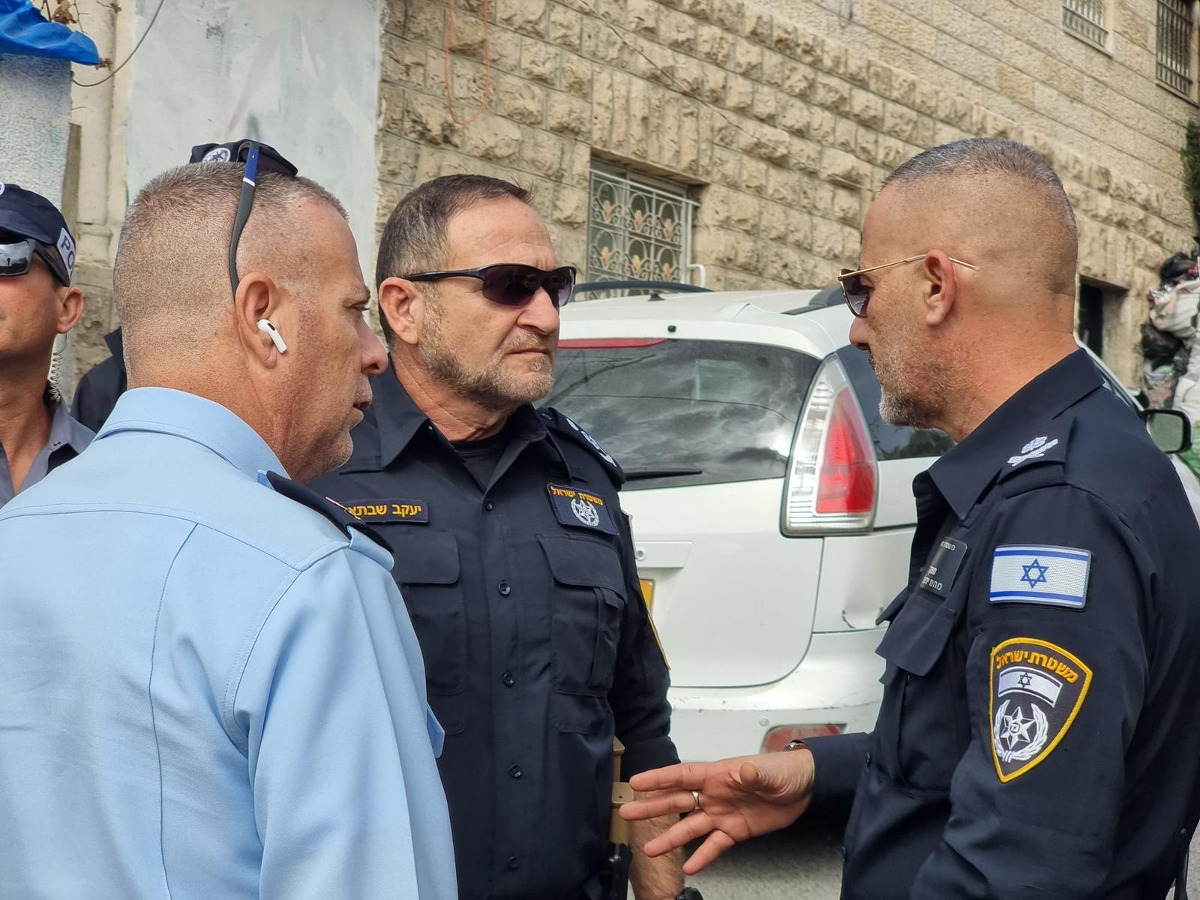 המפכ"ל בזירת  הפיגוע במעלות דוד 