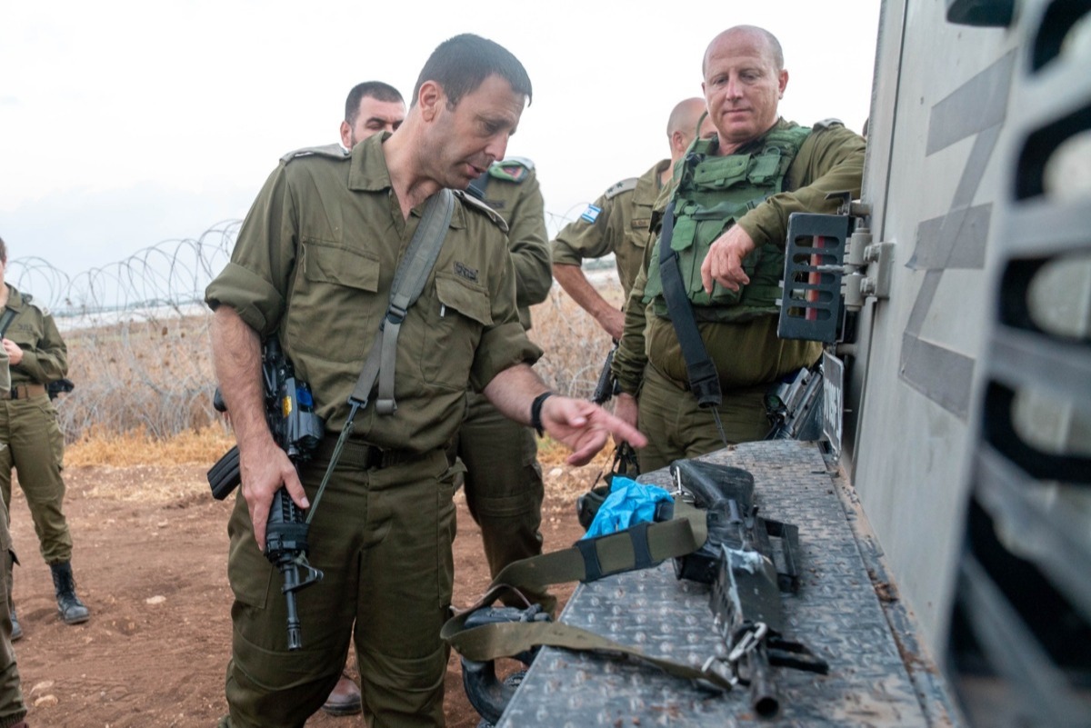 אבי בלוט במקום האירוע