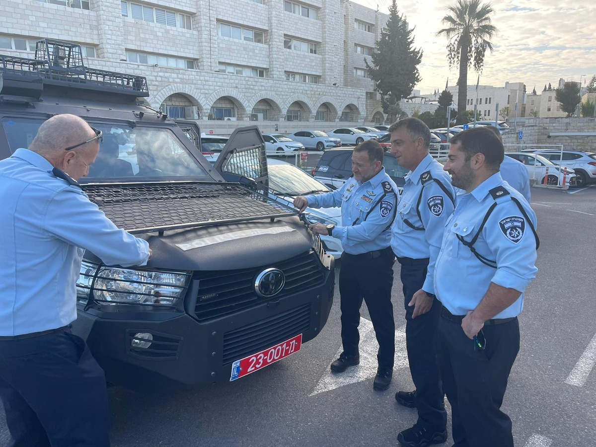המפכ״ל וראש את״ל עם הג’יפ החדש