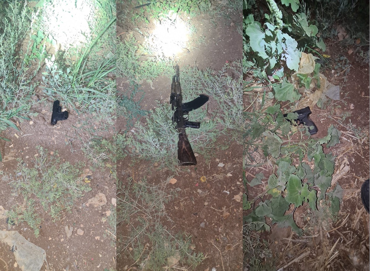 כלי הנשק שנמצאו בסמוך לרכבים
