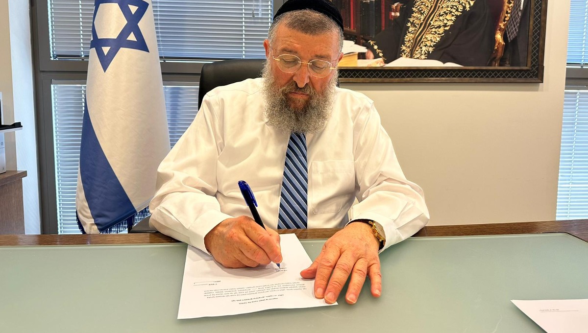 השר יואב בן צור