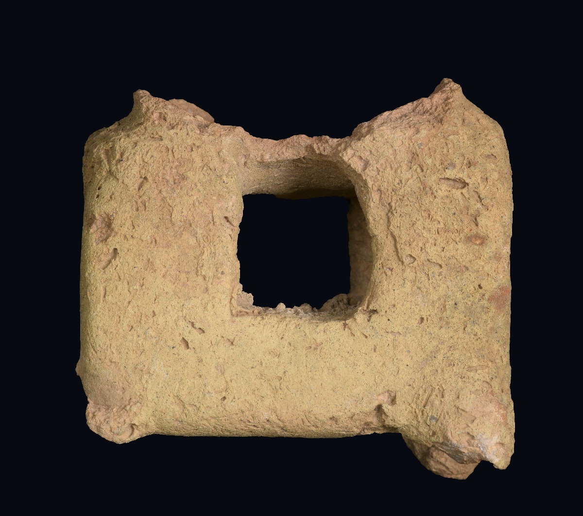 כלי חרס דמוי מזבח ששימש להקטרת קטורת