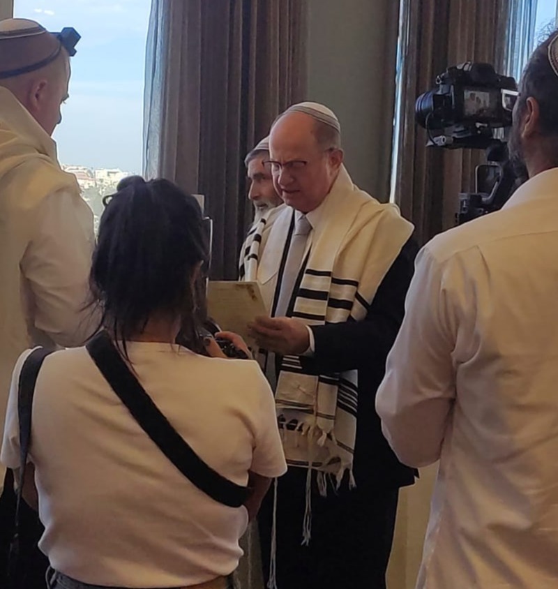 ישראל גולדברג מנכ"ל פרסומי ישראל והסב המאושר