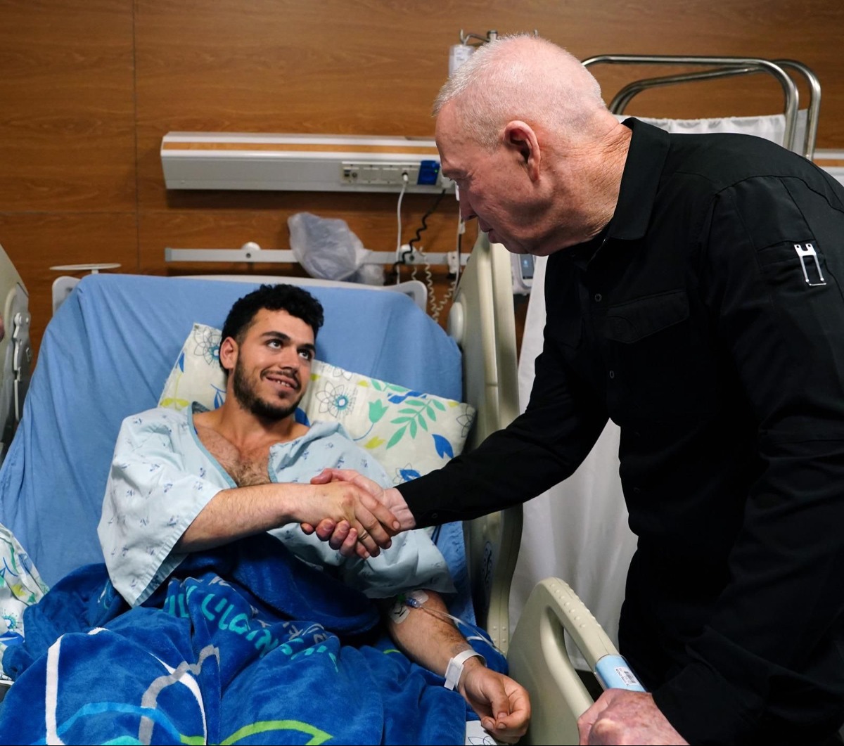 גלנט בביקור פצועים בבית החולים בנהריה
