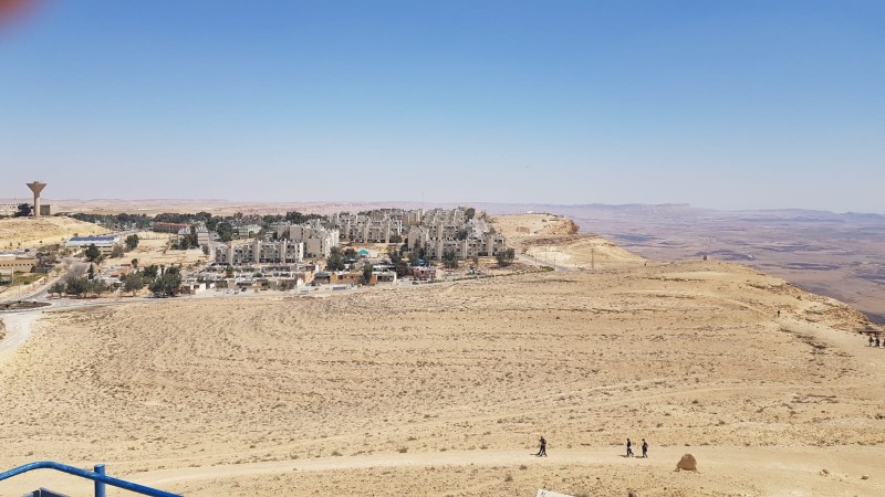 מטיילים במצפה רמון