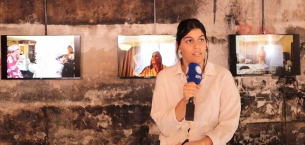 חן אטיאס מציגה את עבודת הגמר שלה, "בהשראת חופשה משפחתית"