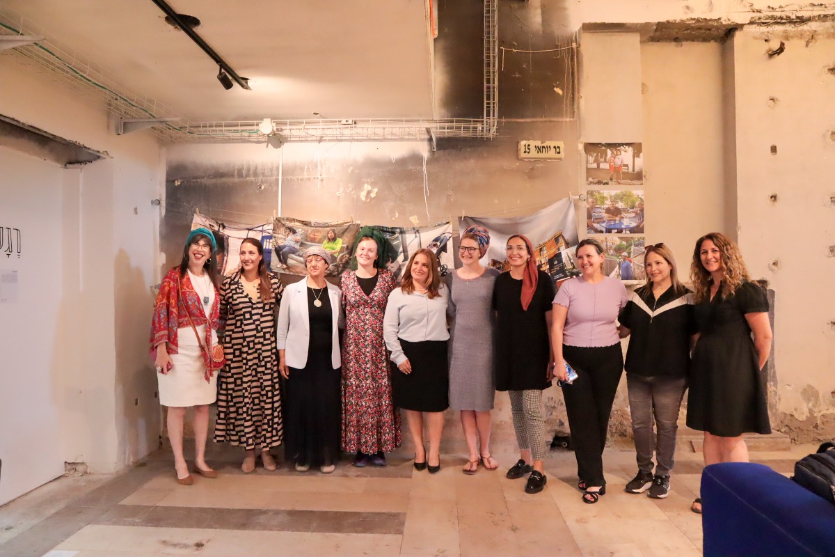 מבקרים בתערוכה עם סגנית עיריית ירושלים וראשת החמ"ד