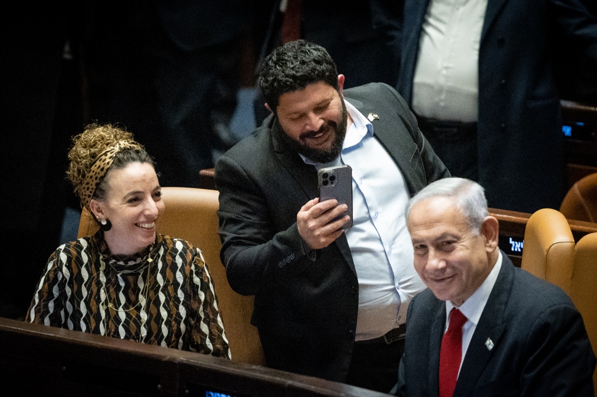 אלמוג כהן מראיין את נתניהו בלייב