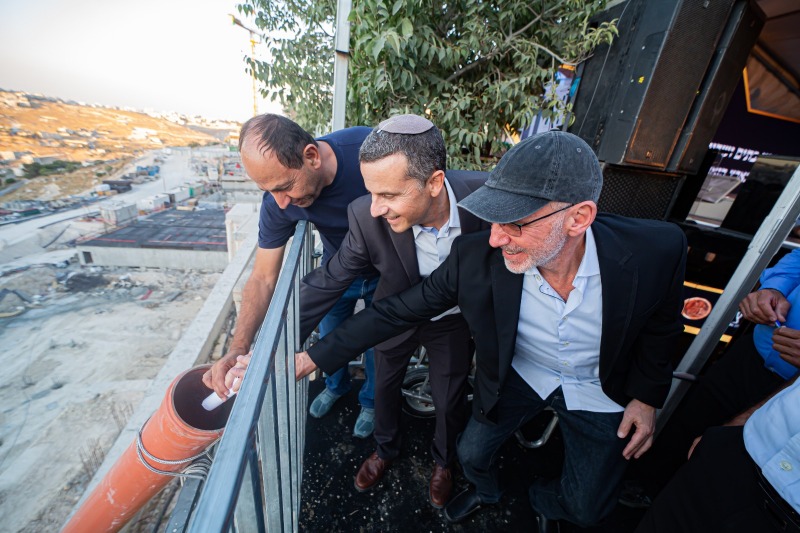 רגע הנחת אבן הפינה