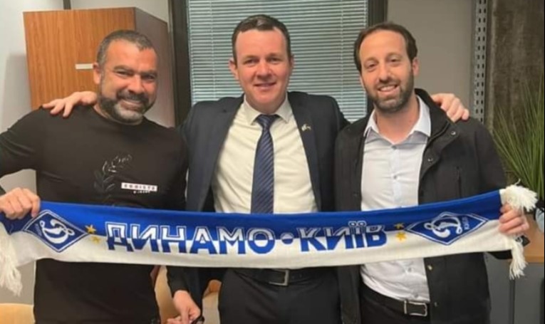 סובה עם צעיף דינמו קייב