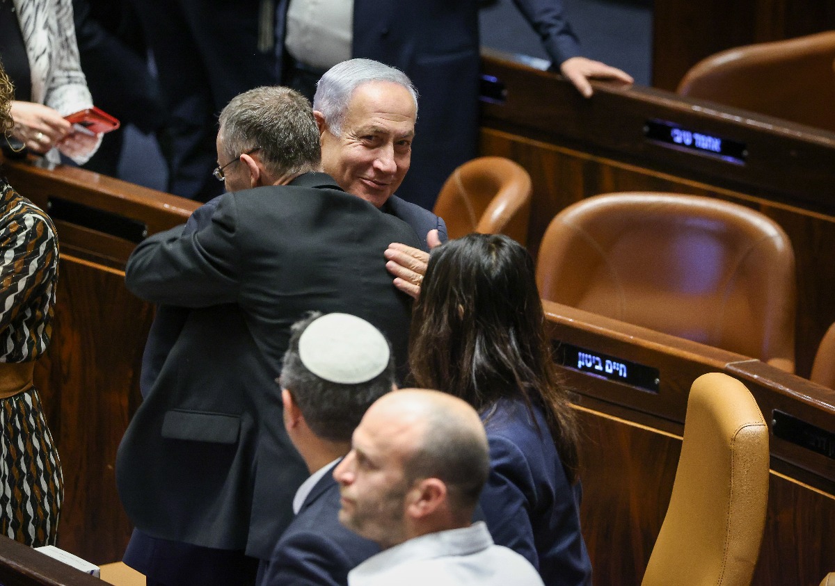 לוין ונתניהו בחיבוק של מנצחים