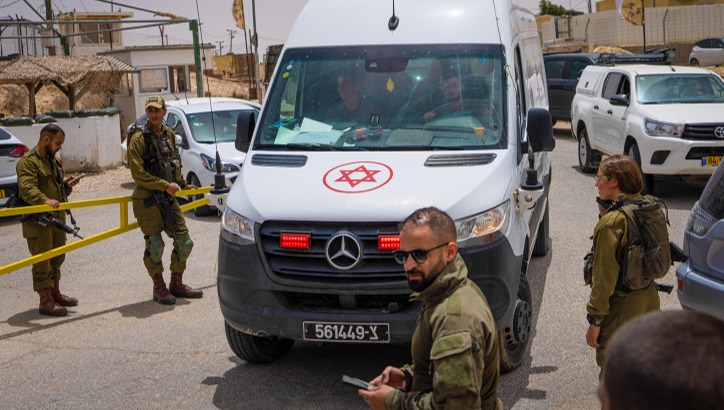 כוחות הצלה בגבול מצרים לאחר הפיגוע הקשה
