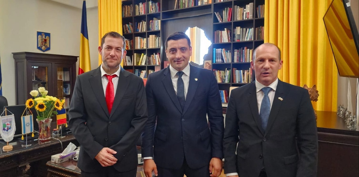 יוסי דגן עם נציגי המפלגה ברומניה | 