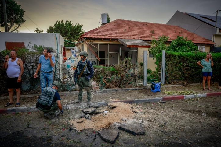 הרס באשקלון לאחר נפילת רקטות, אתמול | 
