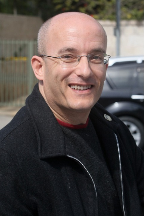 הנכד גיל חובב, מגיש טלוויזיה