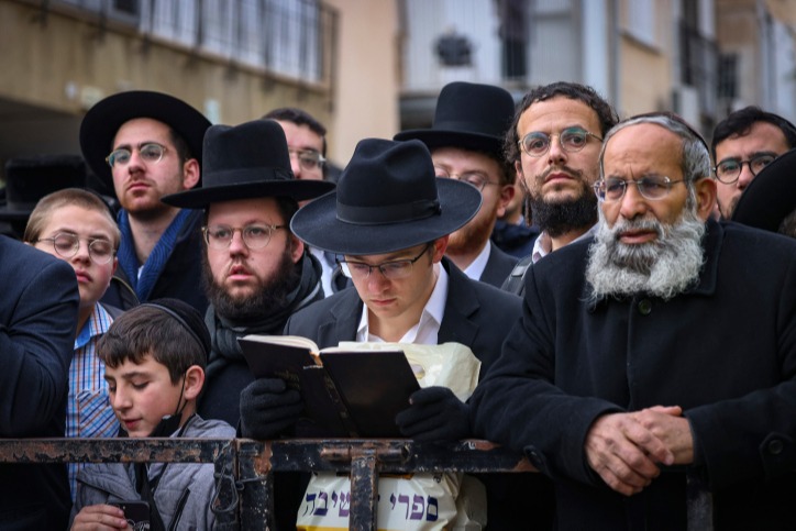 נערכים להלוויה בבני ברק