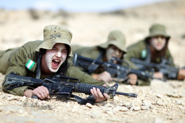 בנות בצבא, ארכיון