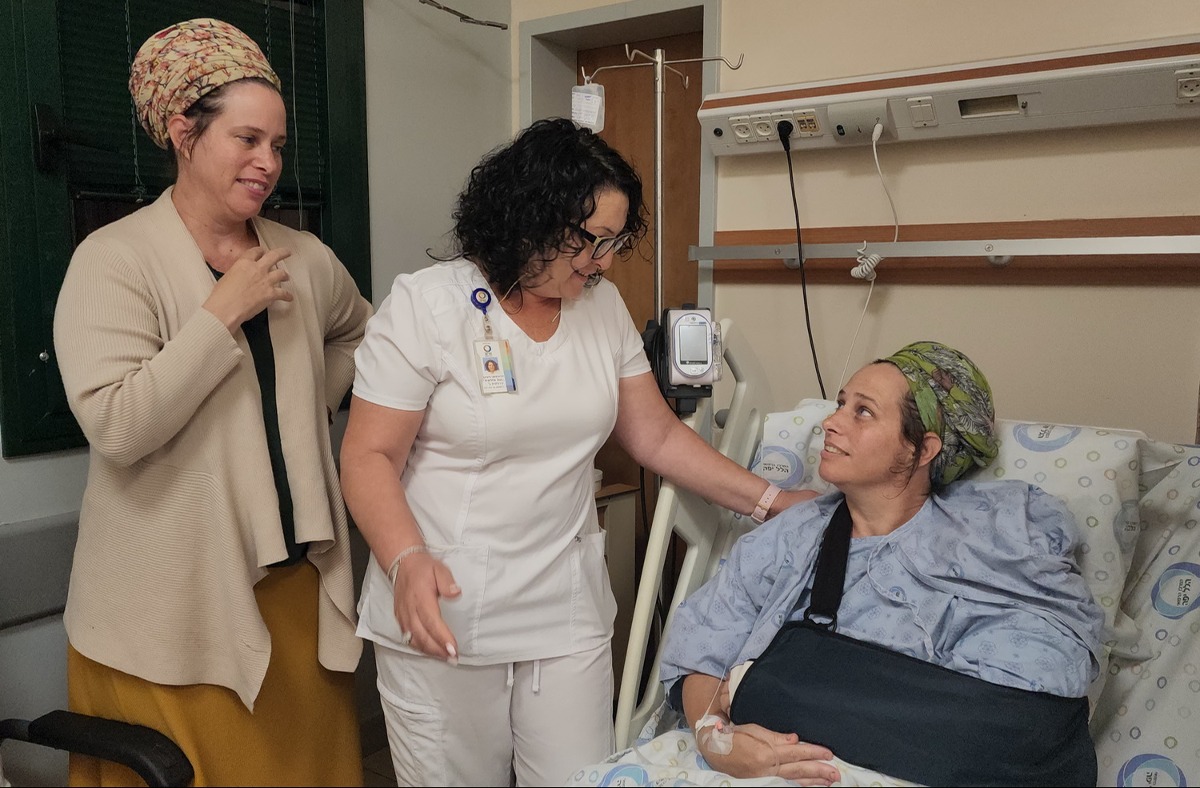 מיכל אלון המאושפזת יחד עם ורוניקה | 