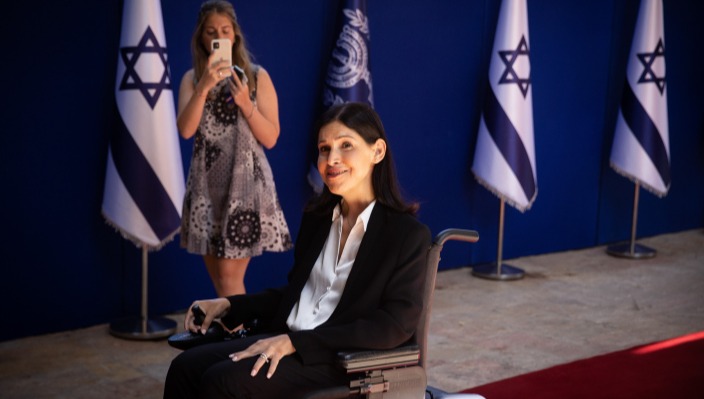 קארין אלהרר, ארכיון