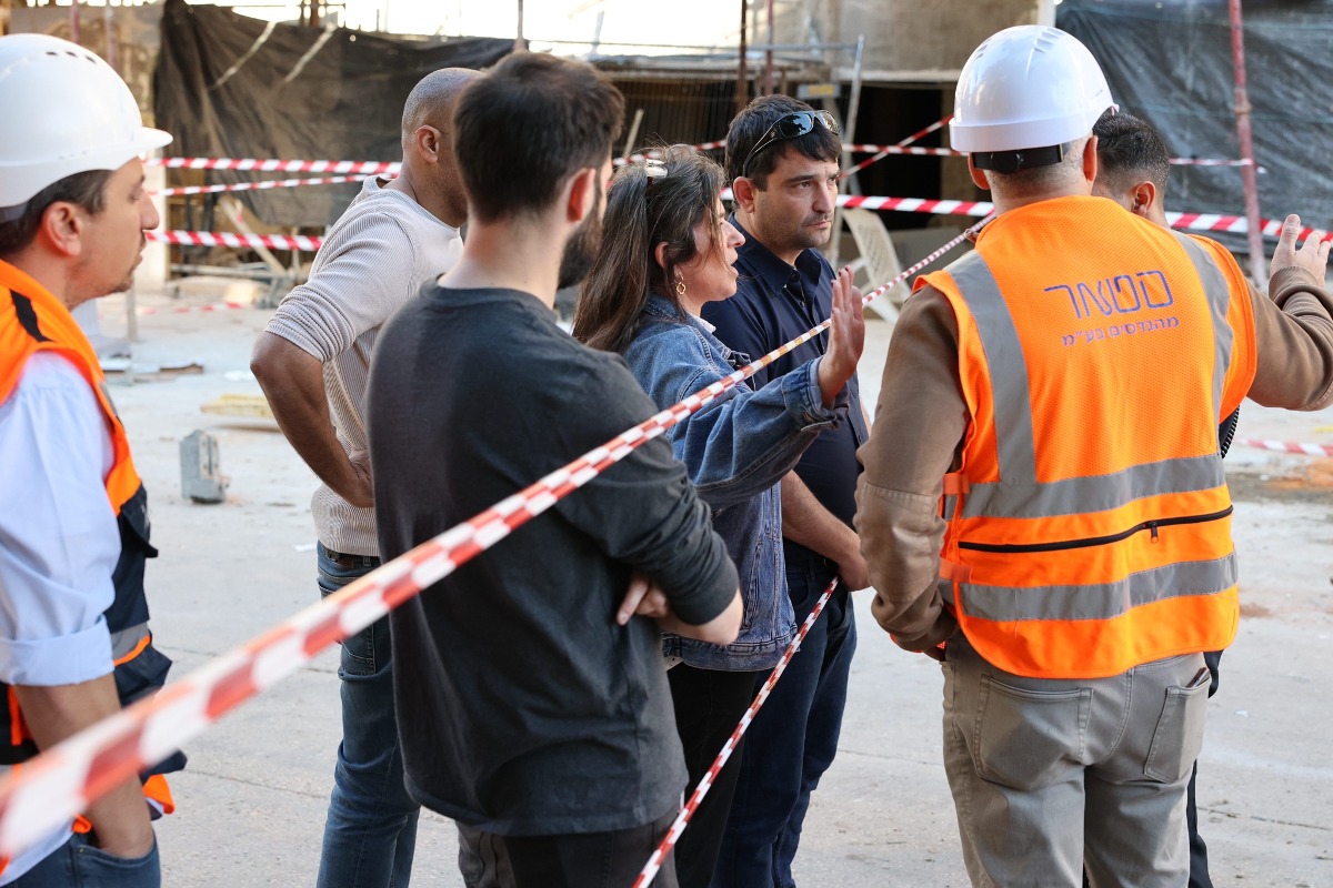 אמיר כוכבי,ראש העיר, עם כוחות ההצלה