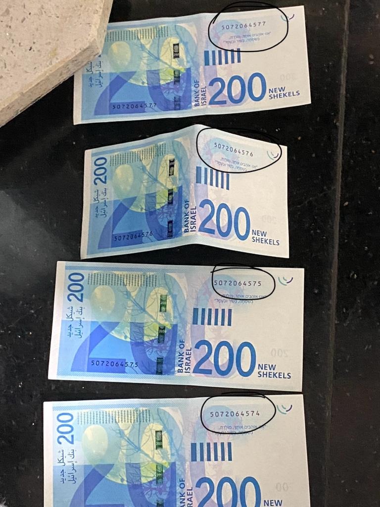 השטרות המזויפים 