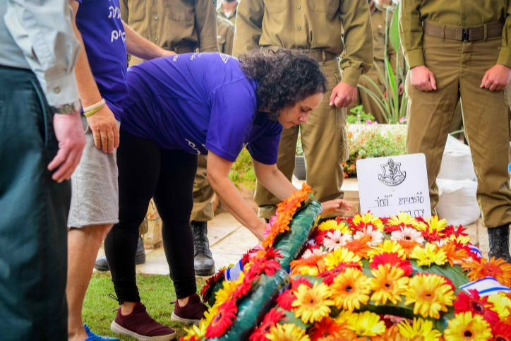 קברו הטרי של עידו ברוך ז"ל