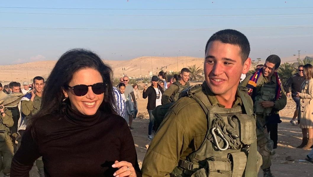 איילת שקד רצה את הקילומטר האחרון עם אורי | 
