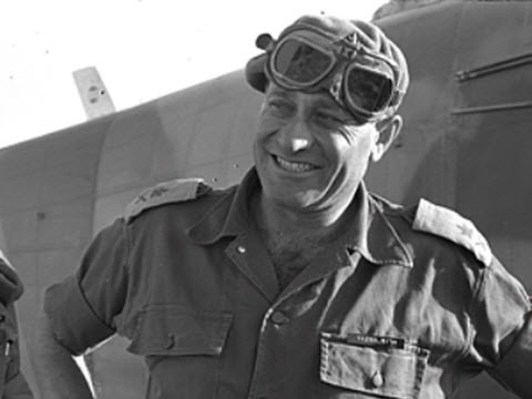 האלוף ישעיהו ("שייקה") גביש |