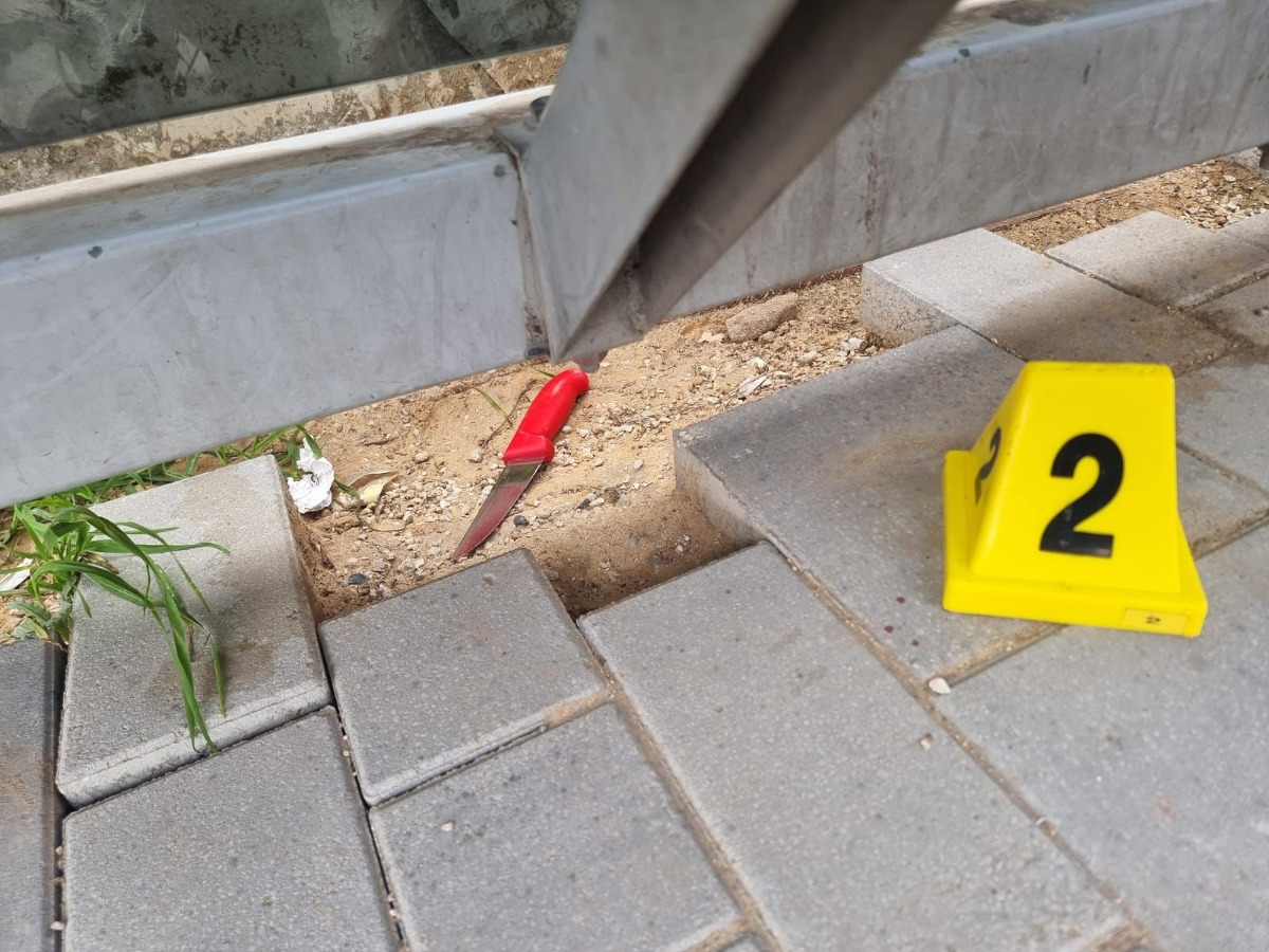 הסכין בזירת הפיגוע בנווה יעקב
