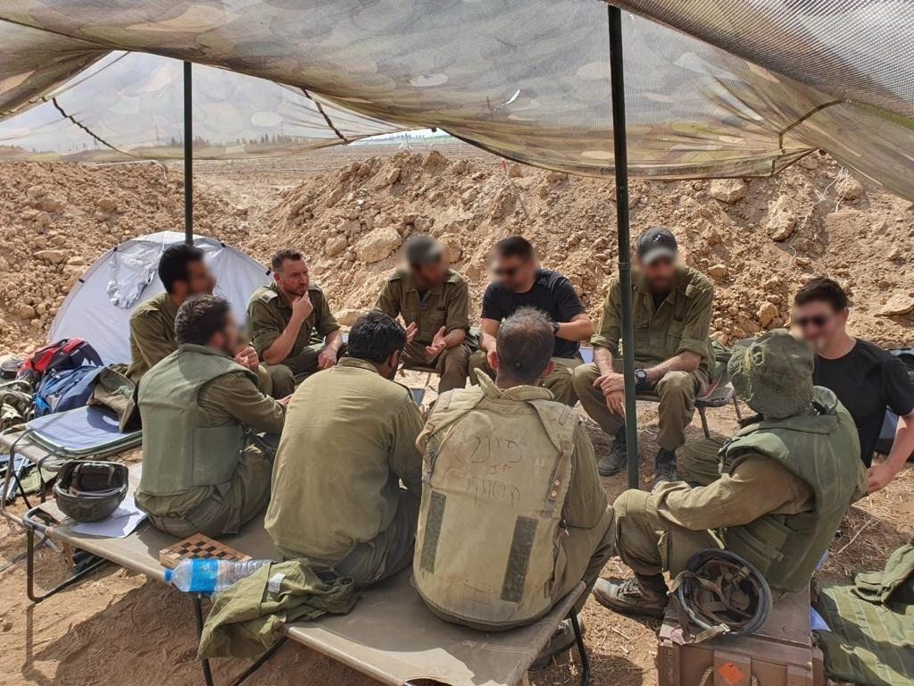 התערבויות שהחיילים עושים אחד לשני בשטח