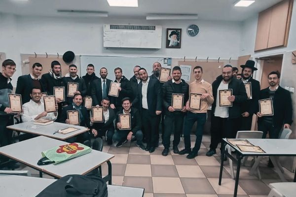 חלוקת תעודות בסיום קורס טוענים רבניים 