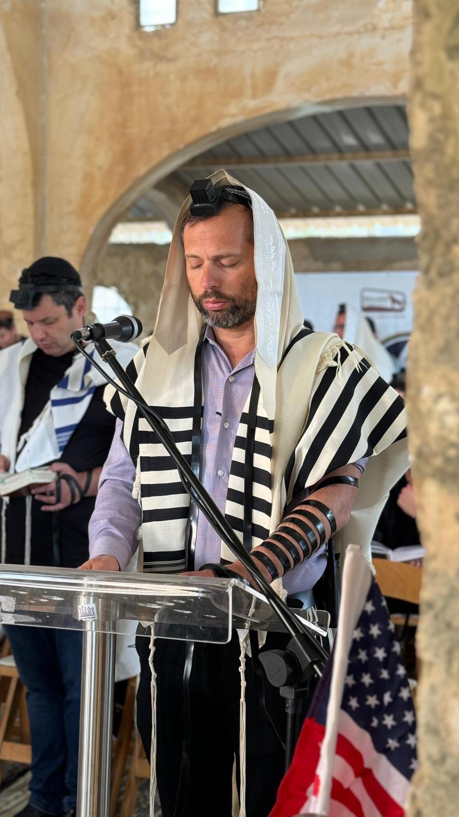ישראל גנץ בתפילה למען הבחירות בארצות הברית | 