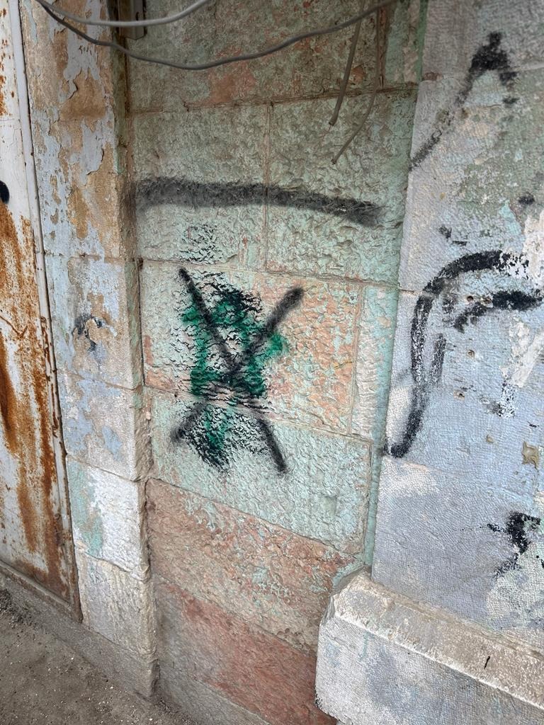 כתובות נאצה בשכונה החרדית 