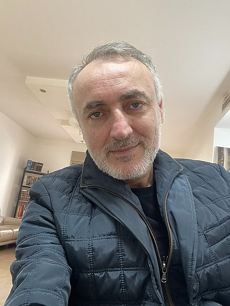מני אסייג תוקף את עמדי | 