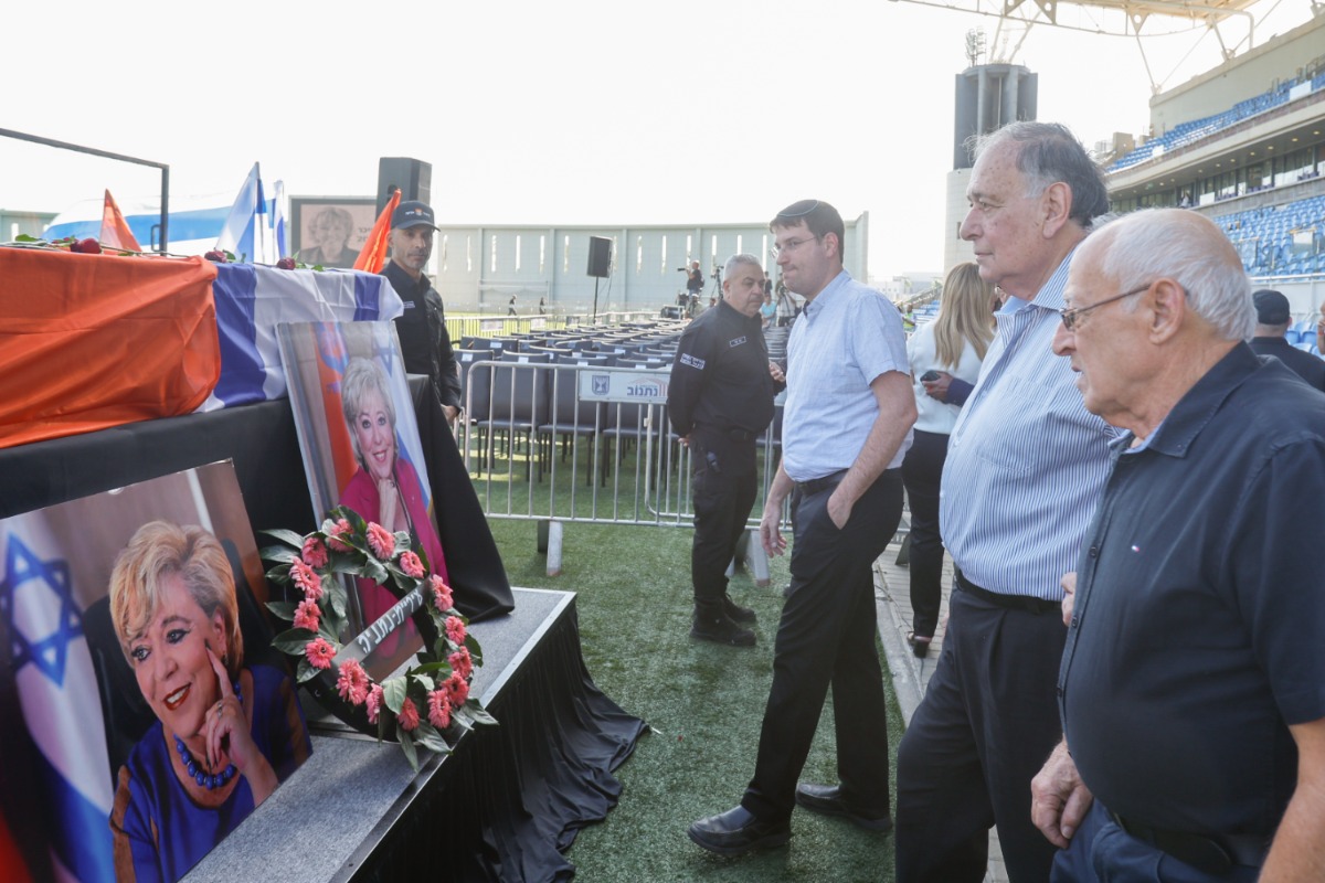 נפרדים באצטדיון על שמה 