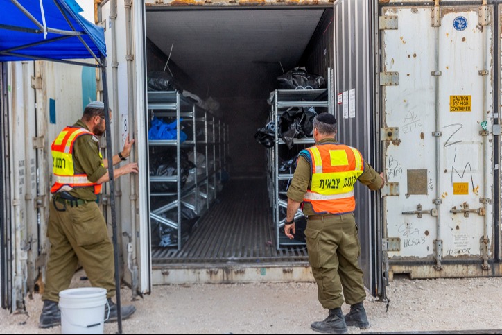עובדים במחנה שורה