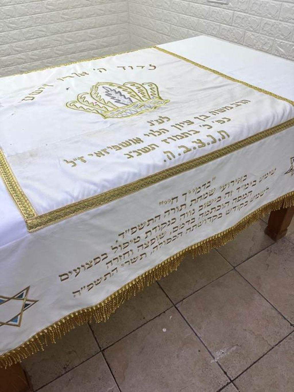 תמונת הכיסוי המשופץ משוחזר, מבט נוסף על הפרוכת לאחר ביצוע עבודת השחזור