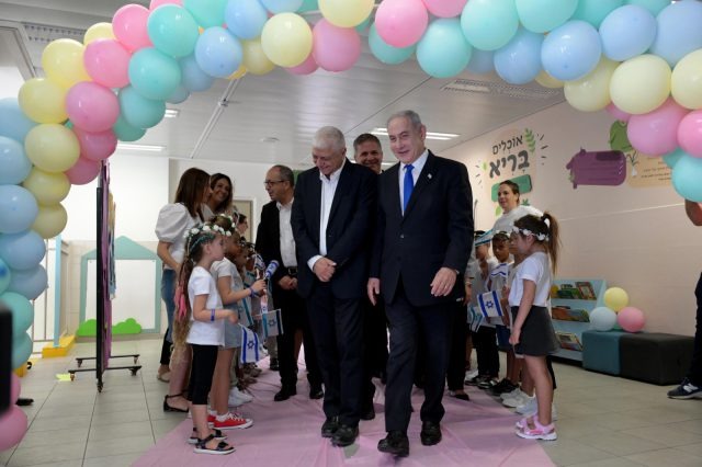 נתניהו בבית ספר במעלה אדומים