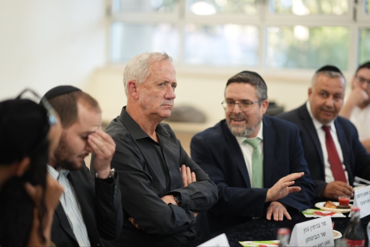 בני גנץ וחרדים