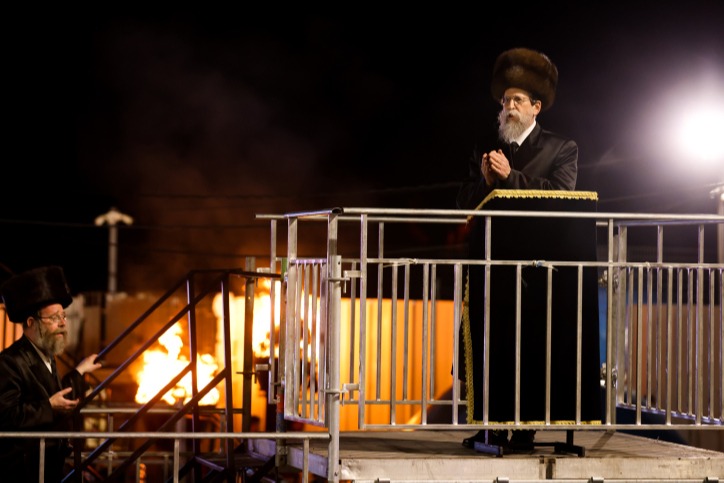 האדמו"ר מבויאן בהדלקה