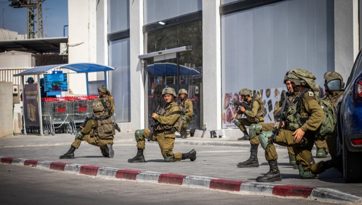 חיילים בשדרות