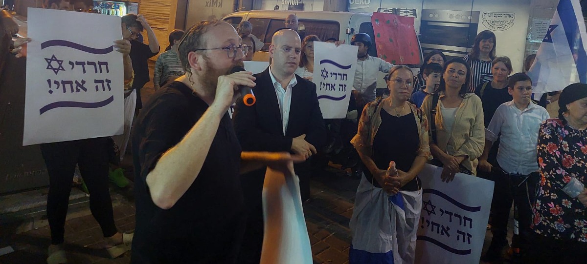 קרומבי נואם