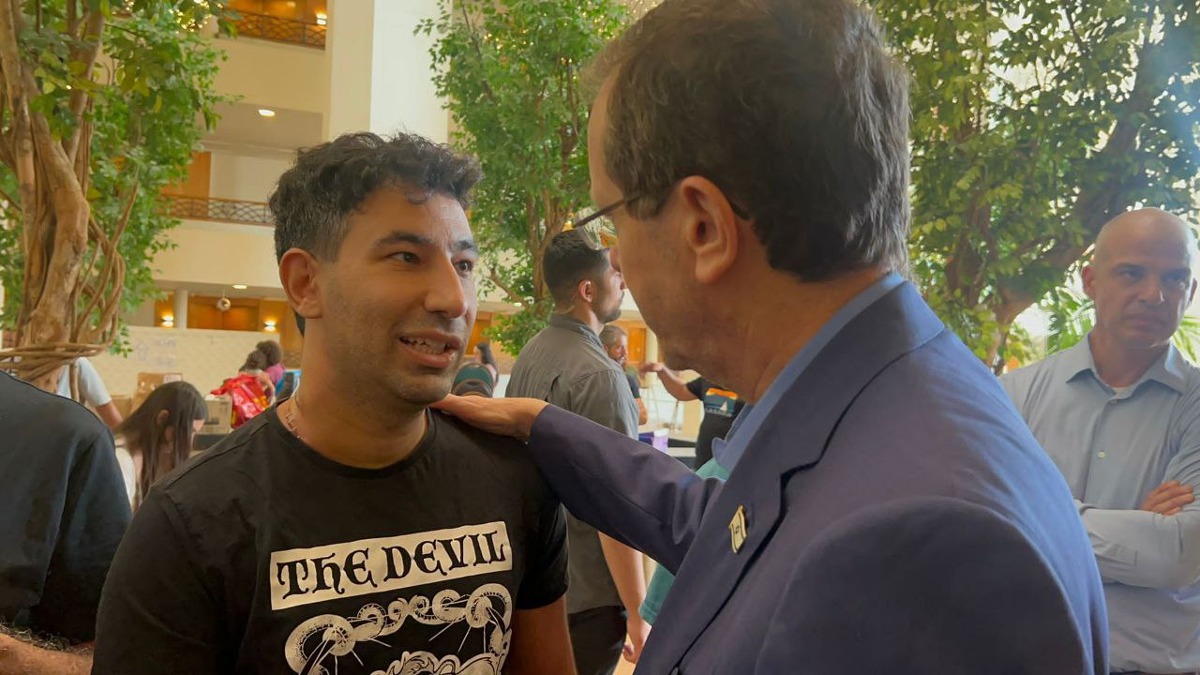 הנשיא עם תושב בארי