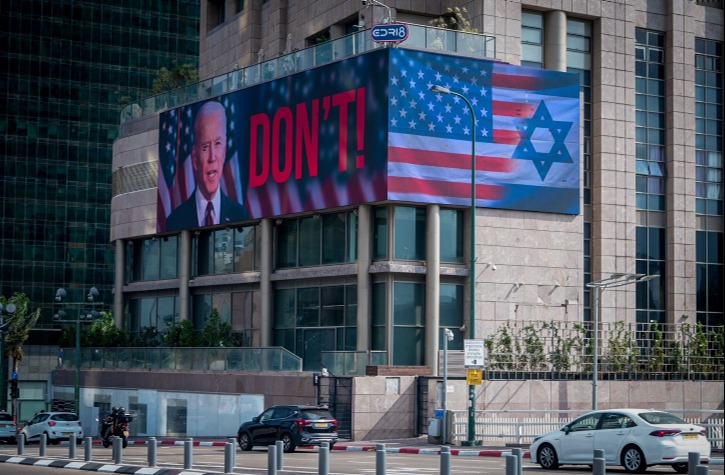 שלט תודה בביידן, נתיבי איילון