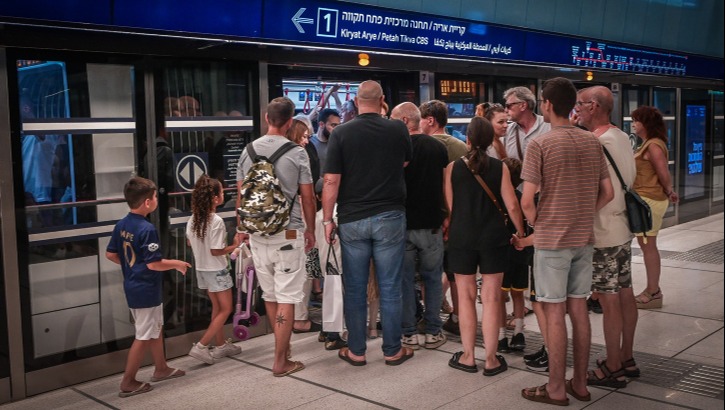 נוסעים ברכבת